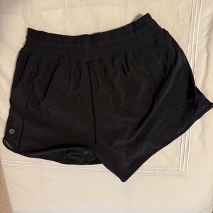 LULULEMON Hotty Hot Shorts 4” Size 6